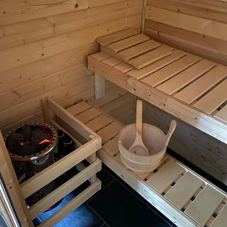 The Blue House Roelofarendsveen